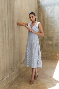 Vestido Maxi sin Mangas con Corte en A para Mujer, Estilo Global Desi, Cuello en V, Bordado, Algodón a Rayas con Estampado Digital - Product Image 2