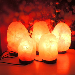 Lampe de table en sel rose de l'Himalaya sculptée sur mesure, artisanale, moderne, durable, décoration en sel de roche authentique du Pakistan, minéral authentique - Product Image 6