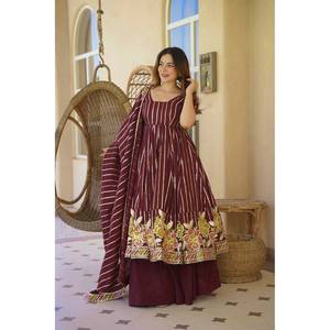 Conjunto de traje Anarkali bordado para mujer en georgette sintética pesada multicolor - Product Image 3