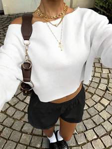 เสื้อครอปเปิดไหล่ผู้หญิง ผ้าฝ้ายฟลีซ 100% แต่งคริสตัลเล็กน้อย ทรงหลวม สไตล์ลำลอง สตรีทแวร์ เสื้อฮู้ดดี้สั่งทำได้ - Product Image 2