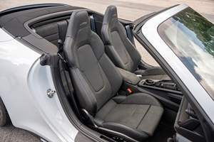 Porsche 911 Carrera 4 GTS Cabriolet 2025 d'occasion en parfait état - Product Image 2