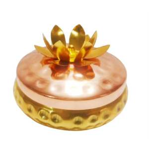 Jarra de Frutas de Metal Martillado Hecha a Mano |   Caja de Almacenamiento Decorativa con Acabado en Cobre Vintage, Contenedor Metálico para Especias y Frutos Secos con Tapa de Loto - Product Image 1