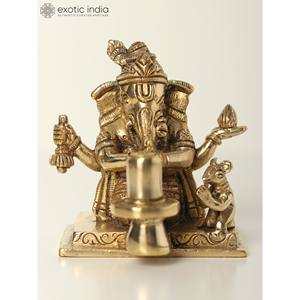 Petite sculpture en laiton de 3.7 pouces pour le culte Shivalinga, les cadeaux, la décoration intérieure et le temple fabriqués en Inde - Product Image 1