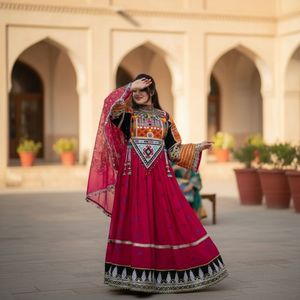 Robe afghane Kuchi pour femmes, grande taille, brodée, longueur cheville, style bohème, col haut, manches longues, coupe trapèze, pour fêtes et mariages - Product Image 3