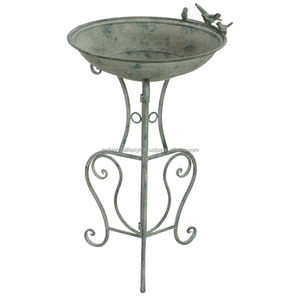 Bain d'oiseaux élégant en métal forgé pour jardin extérieur, abreuvoir décoratif, résistant à la rouille, accessoire élégant et durable - Product Image 1