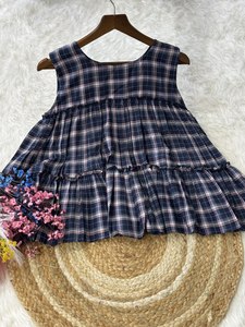 Ensemble coordonné décontracté en lin et coton avec haut à volants à carreaux et pantalon - Product Image 4