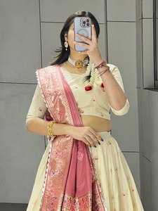 Lehenga Choli de Seda Paithani Premium con Dupatta con Tejido Zari - Product Image 3