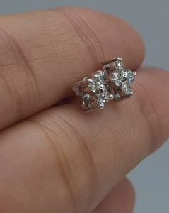 Pendientes de Oro de 14 Quilates con Diamantes Cultivados en Laboratorio de 0.35 Ct, Diseño de Trébol con 8 Piedras, Joyería Fina Minimalista, Regalo de Boda para Mujer - Product Image 4