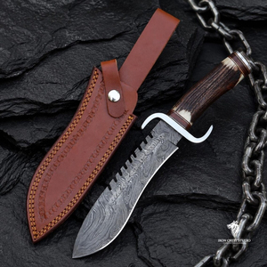 Cuchillo de Caza Damasco para Exteriores, Hecho a Mano, con Hoja Fija, Acabado Decorativo en Acero, Agarre Cómodo y Personalizable - Product Image 1