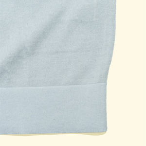 เสื้อเชิ้ตผู้ชายสีขาว แขนสั้น ผ้าปิเก้คอตตอน พรีเมียม ทรงปกติ สวมใส่สบาย ระบายอากาศได้ดี ผ้าถัก สีพื้น ดีไซน์กระดุมด้านหน้า - Product Image 2
