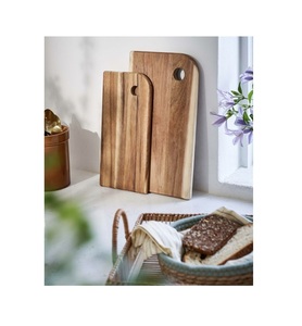 Tabla de cortar de madera con acabado natural y ranura profunda para recoger jugo, ideal para cortar carne, filetes y frutas. - Product Image 2