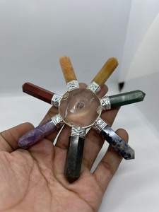 Générateur d'énergie naturelle 7 chakras avec pyramide de cristal et 7 pointes de crayon en pierres précieuses pour la guérison, la méditation et la décoration Reiki - Product Image 6