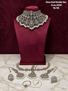 Parure de collier et boucles d'oreilles de mariée orthodoxe Kundan en zircon, style indien, plaqué bronze antique, alliage, motif floral imitation, tendance - Product Image 3