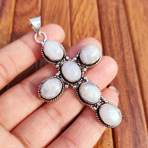 Colgante de cruz de piedra lunar arcoíris natural con base de latón chapado en plata antigua, engaste de bisel de piedra preciosa llamativa vintage, solitario - Product Image 2