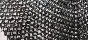 Collier de chaîne médiévale en acier doux, armure de chevalier à anneaux rivetés plats pour costume de reconstitution historique, fabricant en gros - Product Image 5