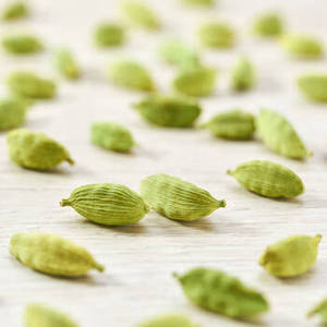Vainas de cardamomo verde indio de nueva temporada para la cocina tradicional india, cocina gourmet y preparación de bebidas. - Product Image 2