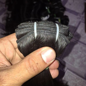 Extensiones de cabello indio natural ondulado y recto a granel listo para enviar, sin procesamiento químico, cortado de cabello humano de un donante - Product Image 1