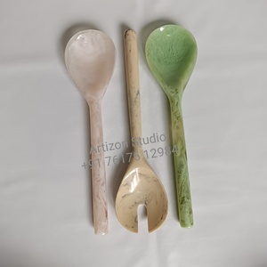 Novedad 2026: Juego de utensilios de resina Aqua Swirl personalizados para ensaladas, cuchara con mango ondulado, cuchillería hecha a mano para servir ensaladas. - Product Image 2