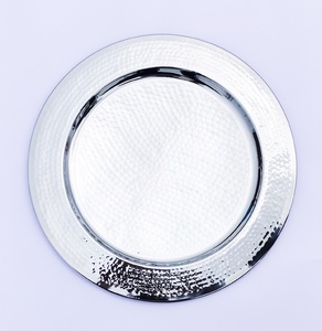 Plato base redondo de acero inoxidable martillado con acabado plateado brillante para presentación de mesa de comedor - Product Image 1