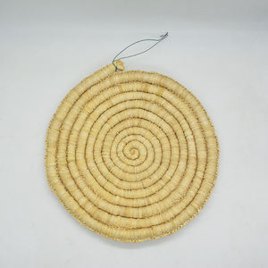 Salvamanteles Redondo Hecho a Mano con Hojas de Maíz Ecológico |   Mantel de Mesa Tejido Resistente al Calor, Diseño Clásico, Duradero, para Decoración de Paredes de Comedor - Product Image 1