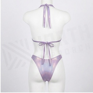 Ensemble de bikini métallique pour femmes avec détail en strass, bas de bikini string, maillot de bain en spandex et nylon - Product Image 2