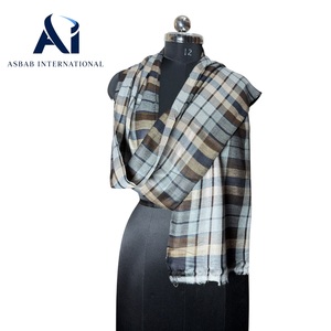 Écharpe en coton écossais à carreaux de qualité supérieure pour homme, châle léger tissé à la main de luxe, motif à blocs vintage, gingham d'automne - Product Image 1