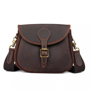 Sac de transport pour munitions en cuir véritable d'inspiration vintage avec fermeture à boucle sécurisée et intérieur spacieux pour les voyages de chasse - Product Image 1