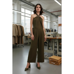จั๊มสูทคอ halter สีเขียวมะกอก หรือ จั๊มสูทขายาวทรง culotte สีเอิร์ธโทน ชุดราตรีสไตล์ร่วมสมัย ชุดลำลองระดับพรีเมียม - Product Image 1
