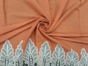 Tissu brodé en coton orange de haute qualité avec bordure ajourée blanche, broderie lourde effet dentelle festonnée, matière tissée pour robe - Product Image 2
