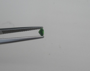 Diopsido Verde Cromado, Corte Trillón, Gema Natural Facetada Suelta de 4mm - Product Image 2