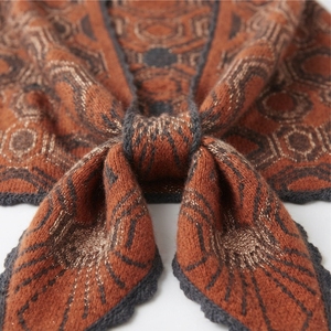 Châle en tricot épais et chaud de luxe pour l'hiver, doux au toucher, écharpe pashmina surdimensionnée pour femme, cape poncho, vente en gros OEM personnalisée - Product Image 5