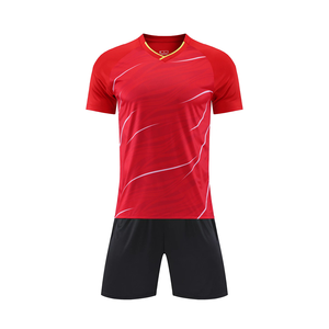 Ensemble de maillots de football unisexes personnalisés, col en V, manches courtes, shorts rouges et noirs, tissu respirant, coupe athlétique, toutes saisons, 100% polyester - Product Image 1
