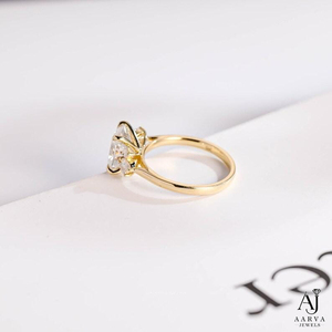 Bague en moissanite couleur or, pierre centrale ovale, bague de fiançailles, accent floral, bijou cadeau - Product Image 5