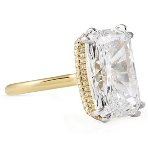 Bague de fiançailles classique solitaire taille radiant 11.06 CT en or jaune massif avec monture à griffes fendues en or blanc, certifiée IGI - Product Image 3