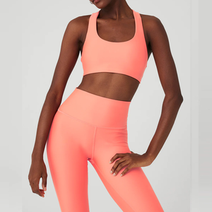 Ensemble de sport pour femme avec soutien-gorge court à une épaule personnalisé avec logo de marque, vêtements de fitness, leggings et tenue de yoga - Product Image 1