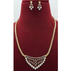Adorable Juego de Collar y Pendientes de Diseño con Zirconia, Acabado en Oro Blanco sobre Latón de Primera Calidad, para Mujer, Ideal para Bodas y Ocasiones Especiales - Product Image 1