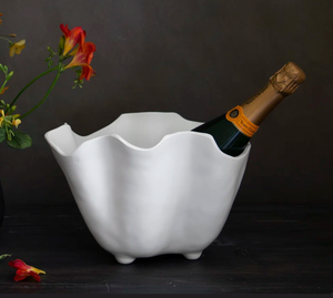 Seau à glace et vase à fleurs en métal blanc thermolaqué, à bords ondulés, pour centres de table événementiels - Vente en gros usine - Product Image 1