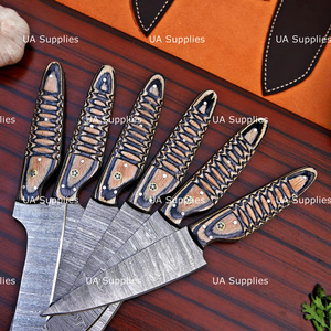 Ensemble de 6 couteaux de chef modernes, couverts de cuisine haut de gamme, lames en acier Damas, finition polie, manches en bois, ambidextres, personnalisables - Product Image 3