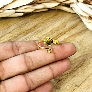 Nouvelle Collection 2026 : Bagues Œil de Tigre Bohème en Laiton Plaqué Or 18 carats pour Femme – Bague Spirale Délicate pour Vente en Gros/OEM/ODM - Product Image 2