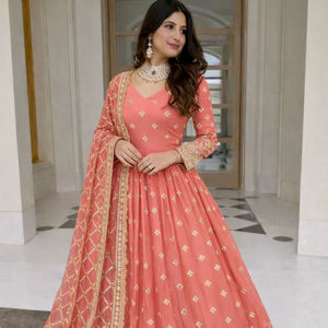 Ensemble prêt-à-porter en georgette de renard, robe évasée de 3 mètres avec broderie de sequins de 5 mm, pantalon en soie beurre épaisse, tenue de mariage indienne - Product Image 1