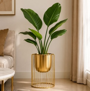 Support de pot de fleurs en métal doré, écologique et durable, pour intérieur et extérieur, design cylindrique en fil métallique, moderne et luxueux pour la maison - Product Image 2