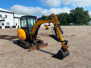 Excavatrice de marque supérieure JCB 8029CTS avec certificat EPA/CE et cabine fermée à basses heures avec chauffage et climatisation à vendre - Product Image 2