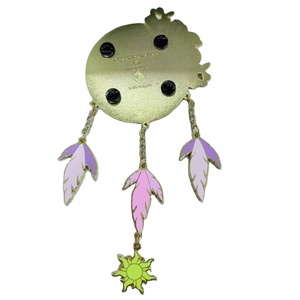 Broches en métal émaillé personnalisées avec finition nickel noir, or, argent, cuivre, paillettes et émail transparent - Product Image 3