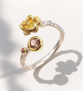 Bague Fleur de Tourmaline Rose en Argent Sterling Plaqué Rhodium, Bijou de Mariage Conçu pour un Style Romantique Inspiré de la Nature - Product Image 1