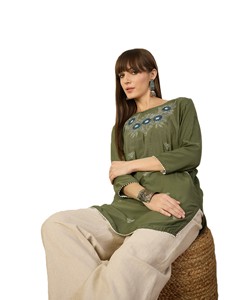 Kurti Tradicional Étnico para Mujer, de Viscosa Pura, con Bordado Floral, Cuello Redondo, Top Corto, Kurti Recto con Bordado de Hilo - Product Image 5