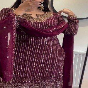 Conjunto VASTRA COTTAGE de Kurti, Pantalón y Dupatta de Georgette Sintético con Bordado de Lentejuelas y Espejos Reales, Latkan, Completamente Cosido, para Mujer, Ropa de Fiesta - Product Image 2
