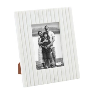 Marco de Fotos de Resina con Líneas Verticales Ranuradas, Marco Rectangular Hecho a Mano para Exhibición en Mesa, Decoración Personalizada para el Hogar y la Oficina - Product Image 4