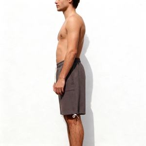Short cargo ample respirant en coton 100% pour homme, taille mi-haute, couleur unie, avec cordon de serrage et ourlet élastique, personnalisable avec logo - Product Image 4
