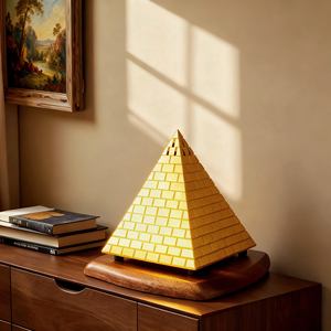 Haut-parleur Bluetooth en forme de pyramide - Product Image 1