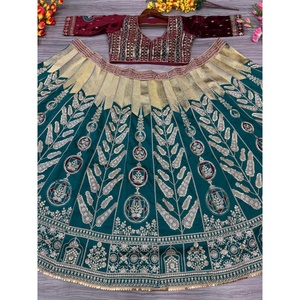 Magnifique Lehenga Choli en soie avec broderies pour les occasions spéciales - Product Image 2